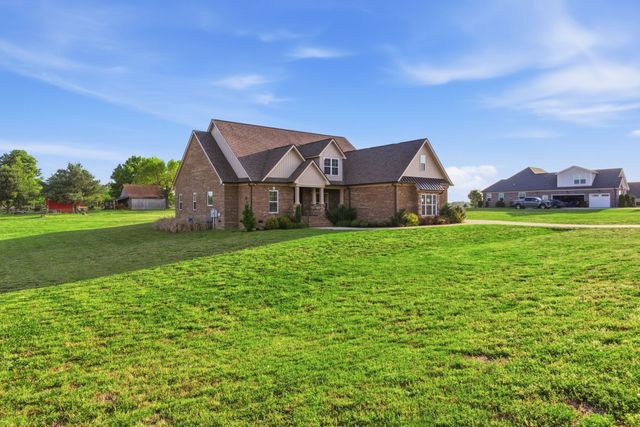 8006 Traditions Ln, Columbia, TN 38401