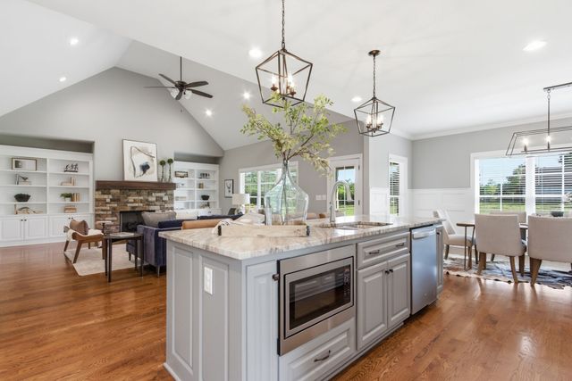 8006 Traditions Ln, Columbia, TN 38401