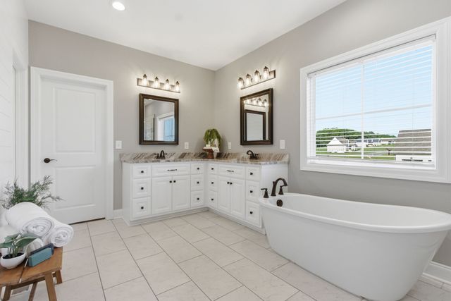 8006 Traditions Ln, Columbia, TN 38401