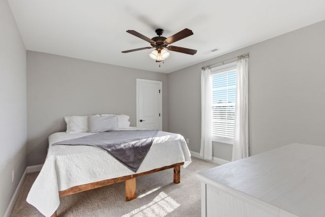 8006 Traditions Ln, Columbia, TN 38401
