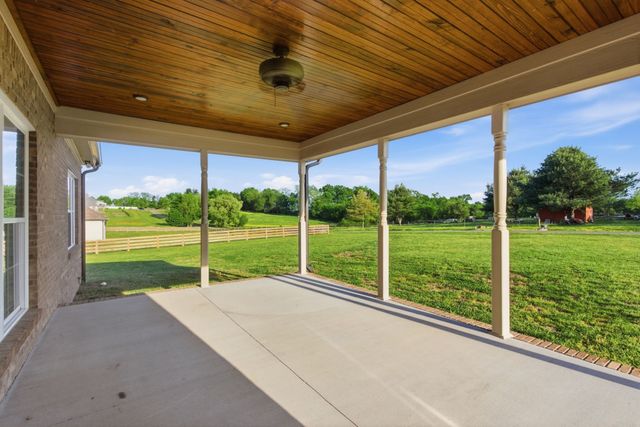 8006 Traditions Ln, Columbia, TN 38401