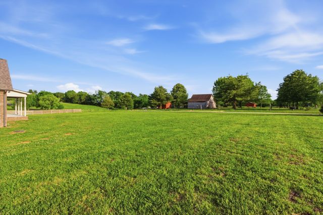 8006 Traditions Ln, Columbia, TN 38401