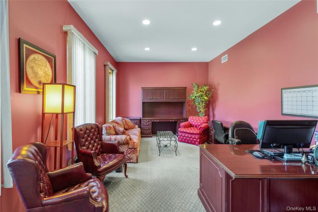 28 Old Neck Road S, Center Moriches, NY 11934