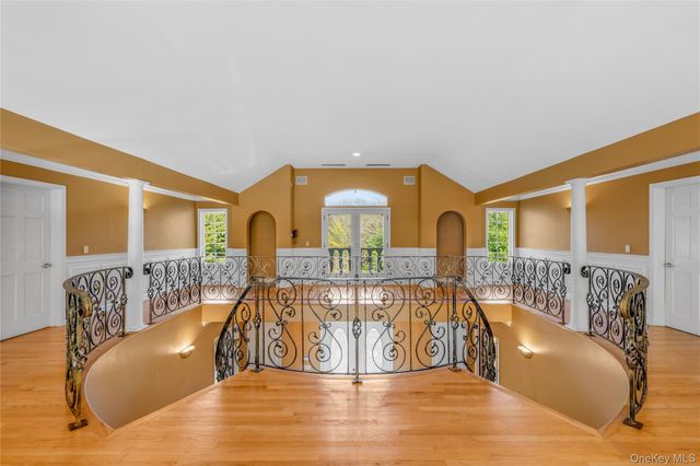 28 Old Neck Road S, Center Moriches, NY 11934