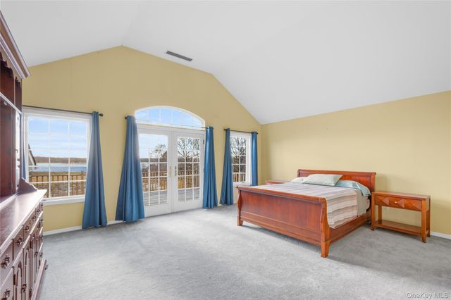 28 Old Neck Road S, Center Moriches, NY 11934