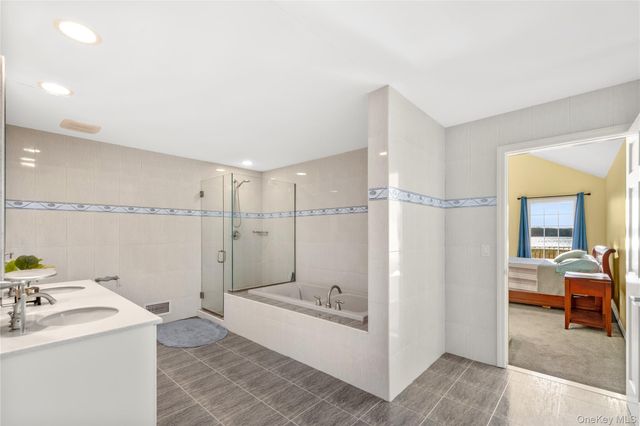 28 Old Neck Road S, Center Moriches, NY 11934