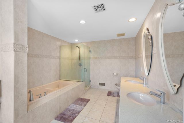 28 Old Neck Road S, Center Moriches, NY 11934