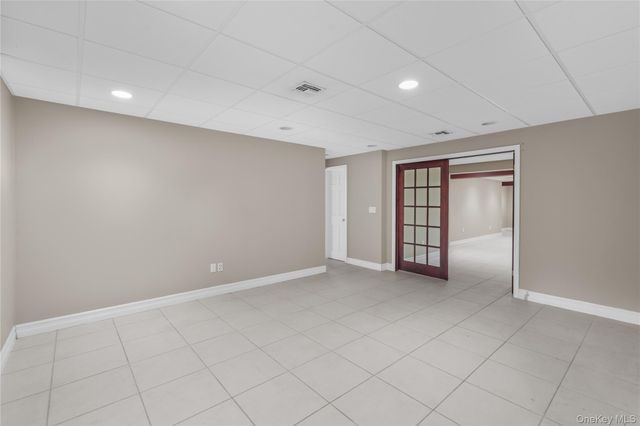 28 Old Neck Road S, Center Moriches, NY 11934