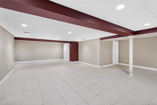 28 Old Neck Road S, Center Moriches, NY 11934