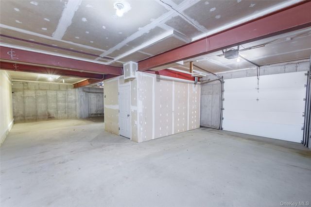 28 Old Neck Road S, Center Moriches, NY 11934