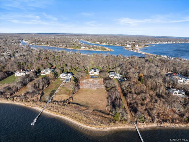 28 Old Neck Road S, Center Moriches, NY 11934