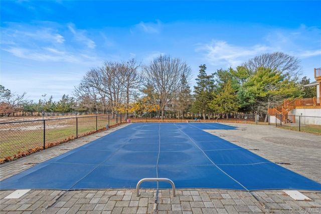 28 Old Neck Road S, Center Moriches, NY 11934