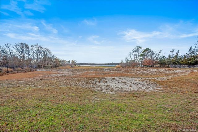 28 Old Neck Road S, Center Moriches, NY 11934