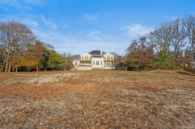 28 Old Neck Road S, Center Moriches, NY 11934