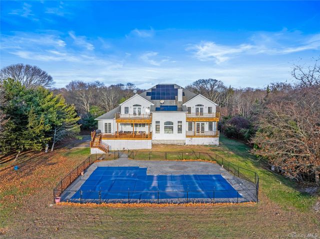 28 Old Neck Road S, Center Moriches, NY 11934