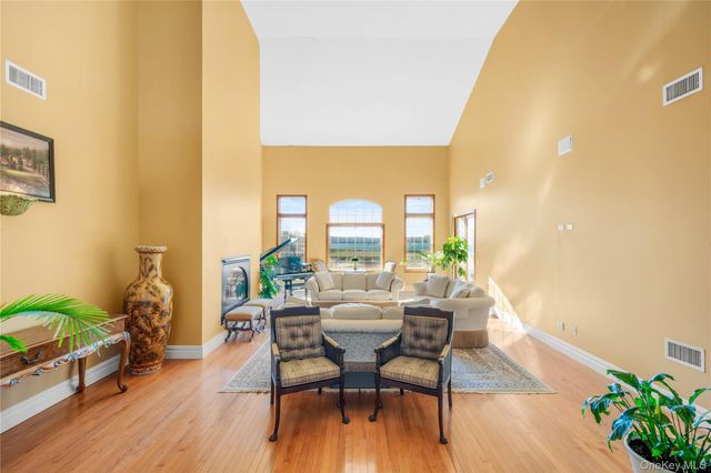 28 Old Neck Road S, Center Moriches, NY 11934