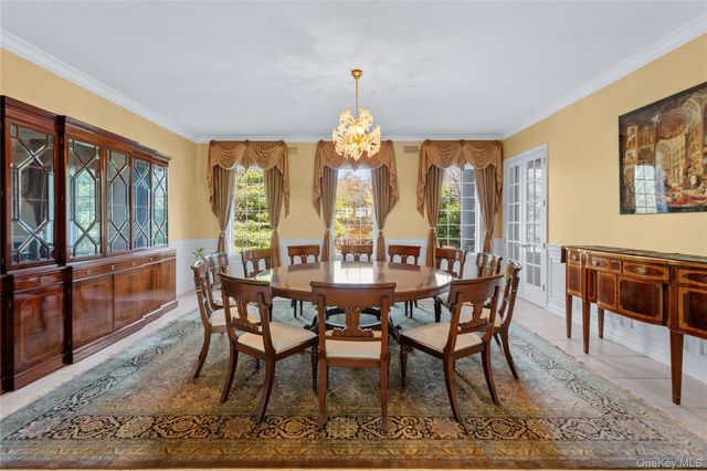 28 Old Neck Road S, Center Moriches, NY 11934