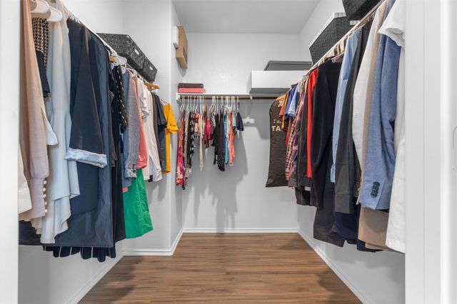 432 Wolf Springs RD, Georgetown, TX 78628