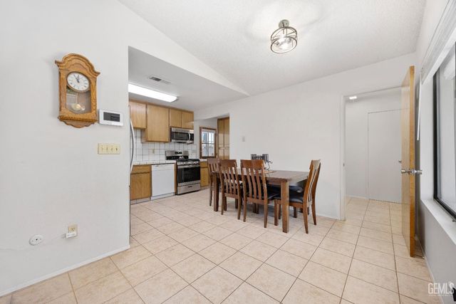 4604 Marlow Court, Bakersfield, CA 93308