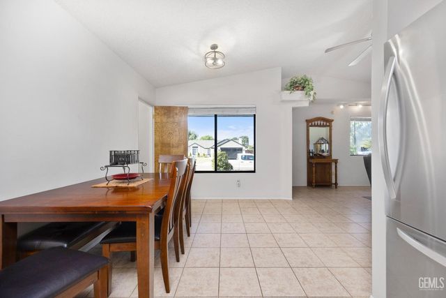 4604 Marlow Court, Bakersfield, CA 93308