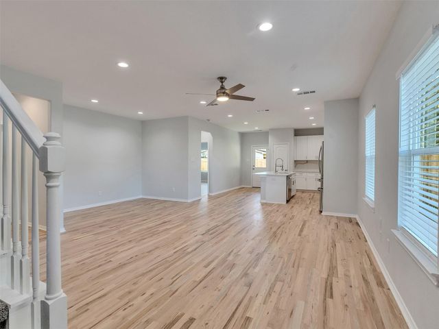 1327 5th Avenue N, Texas City, TX 77590