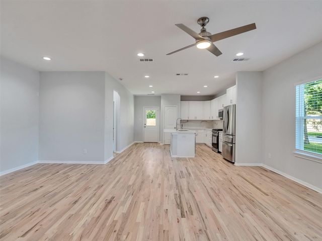 1327 5th Avenue N, Texas City, TX 77590