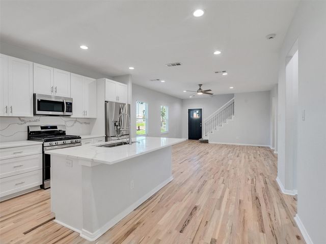1327 5th Avenue N, Texas City, TX 77590