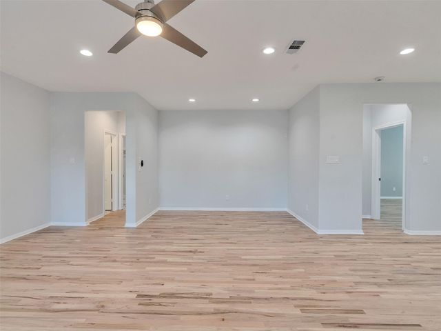 1327 5th Avenue N, Texas City, TX 77590