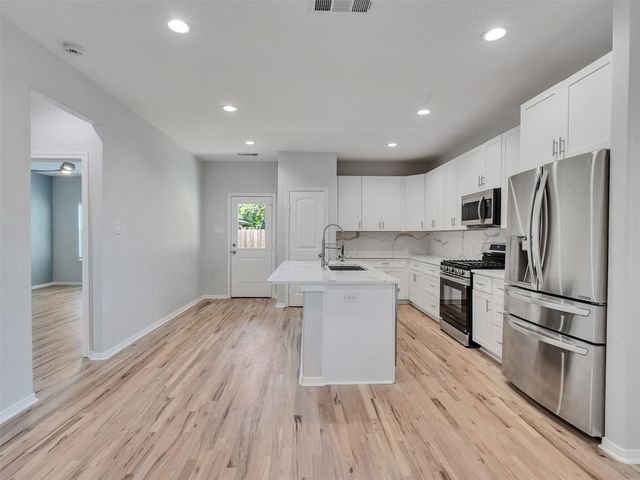 1327 5th Avenue N, Texas City, TX 77590