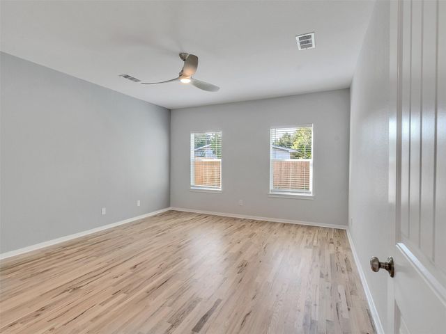 1327 5th Avenue N, Texas City, TX 77590
