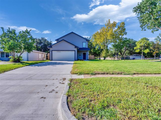 1327 5th Avenue N, Texas City, TX 77590