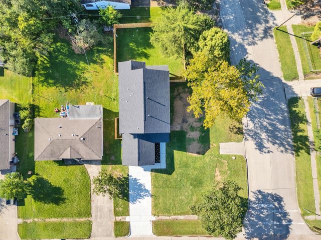 1327 5th Avenue N, Texas City, TX 77590