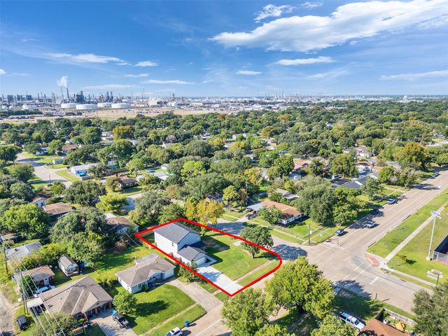 1327 5th Avenue N, Texas City, TX 77590
