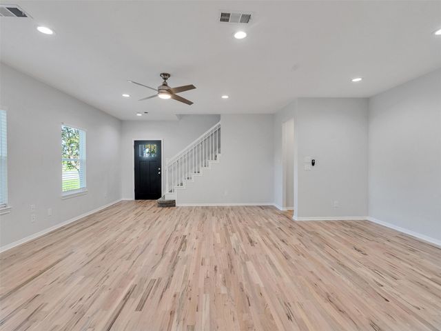 1327 5th Avenue N, Texas City, TX 77590
