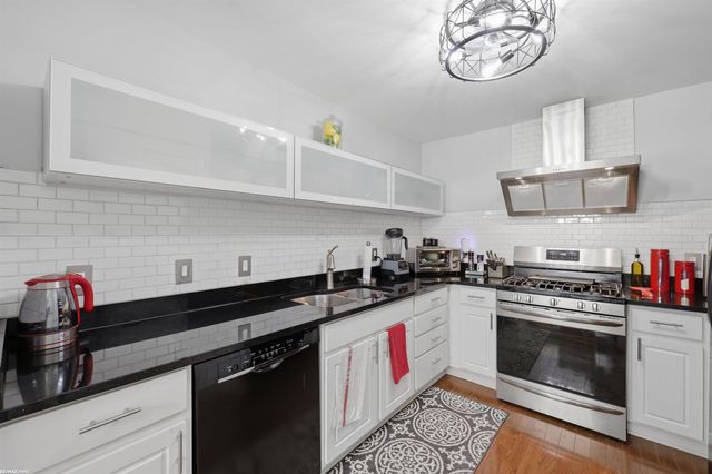 53227 E Providence Drive, Shelby Twp, MI 48316