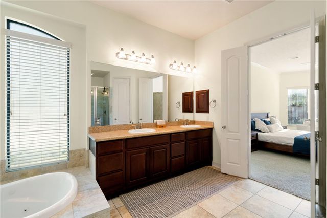 241 W Tupelo Green Circle, Spring, TX 77389