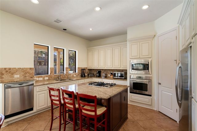 241 W Tupelo Green Circle, Spring, TX 77389