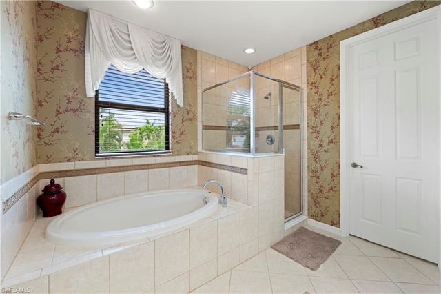 1224 Manado DR, Naples, FL 34113