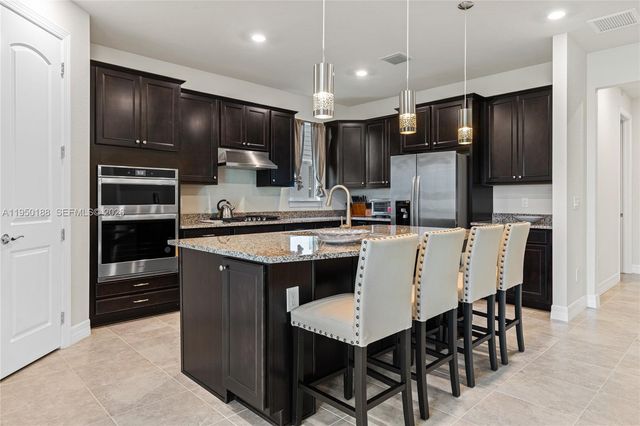 10407 SW Captiva Dr, Port St. Lucie, FL 34987