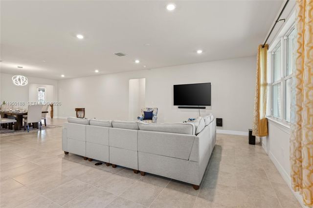 10407 SW Captiva Dr, Port St. Lucie, FL 34987