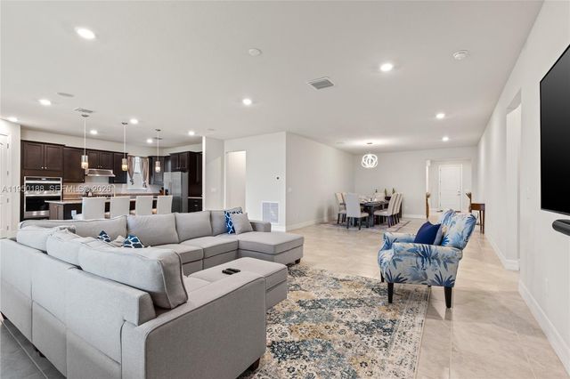 10407 SW Captiva Dr, Port St. Lucie, FL 34987