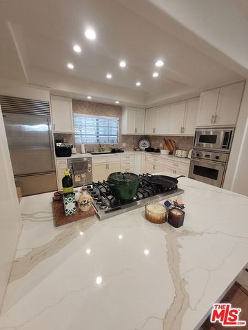 818 14th Street 2, Santa Monica, CA 90403