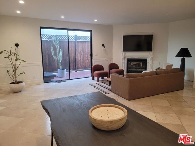 818 14th Street 2, Santa Monica, CA 90403