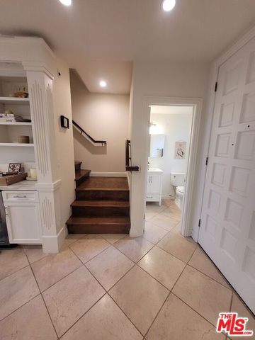 818 14th Street 2, Santa Monica, CA 90403