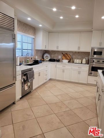 818 14th Street 2, Santa Monica, CA 90403