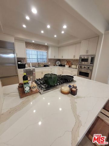 818 14th Street 2, Santa Monica, CA 90403