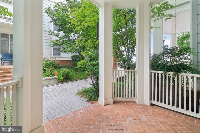 2076 N OAKLAND ST, Arlington, VA 22207