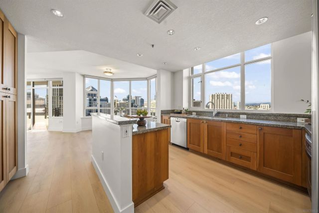 700 W Harbor 2501, San Diego, CA 92101