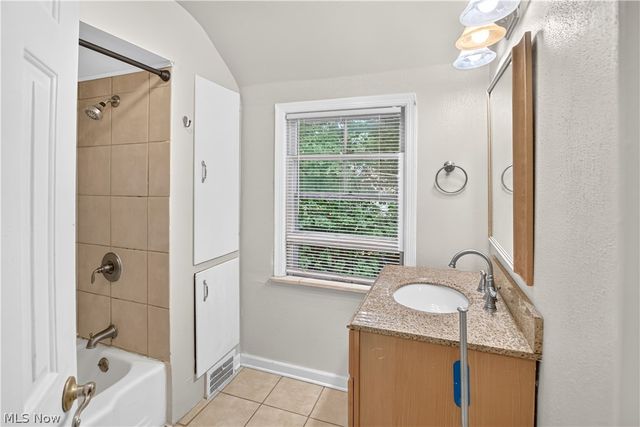 2500 N Taylor Road, Cleveland Heights, OH 44118