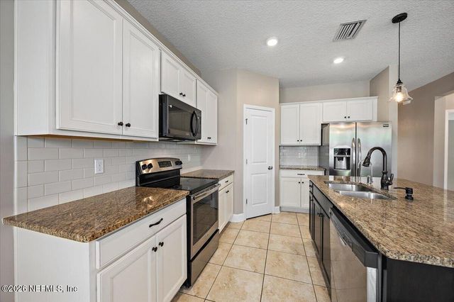 28 FOREST EDGE Drive, St. Johns, FL 32259